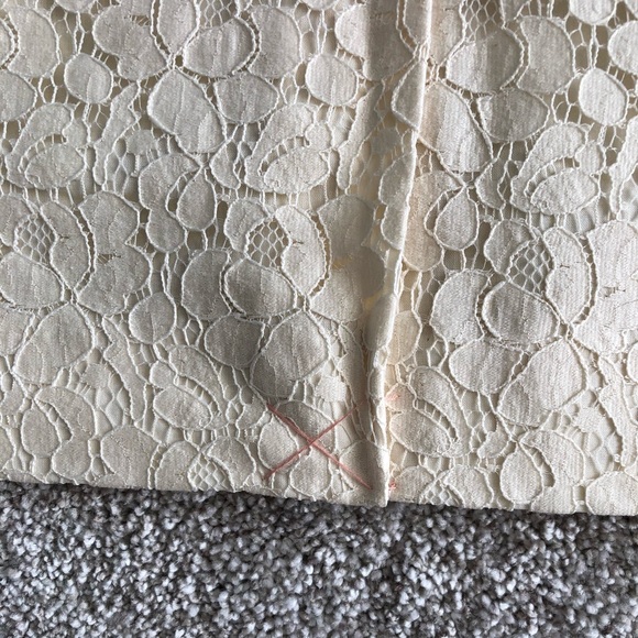 Talbots cream lace pencil skirt, size 2 petite - Picture 5 of 6